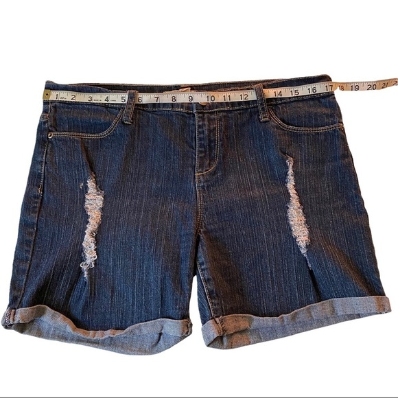 Forever 21 Denim Dark Wash Ripped Cuffed Hem Denim Mid-Rise Jean Shorts Women 30 - Picture 3 of 8